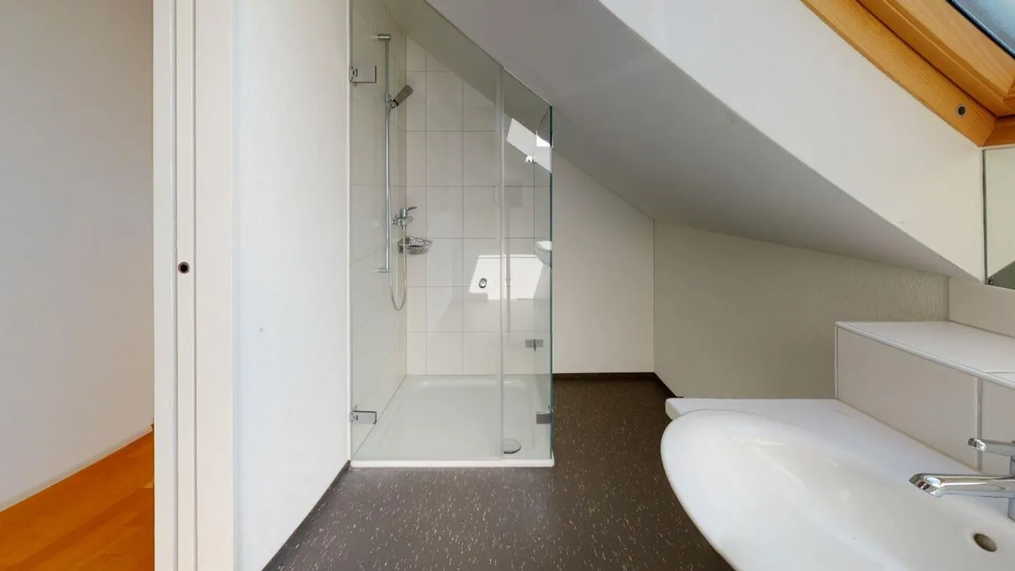 Cozy Attic Apartment in a Quiet Location - Photo 3 of 8