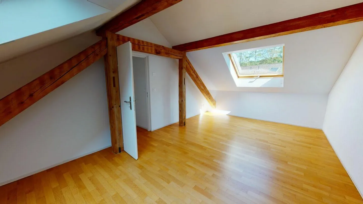 Cozy Attic Apartment in a Quiet Location - Photo 5 of 8