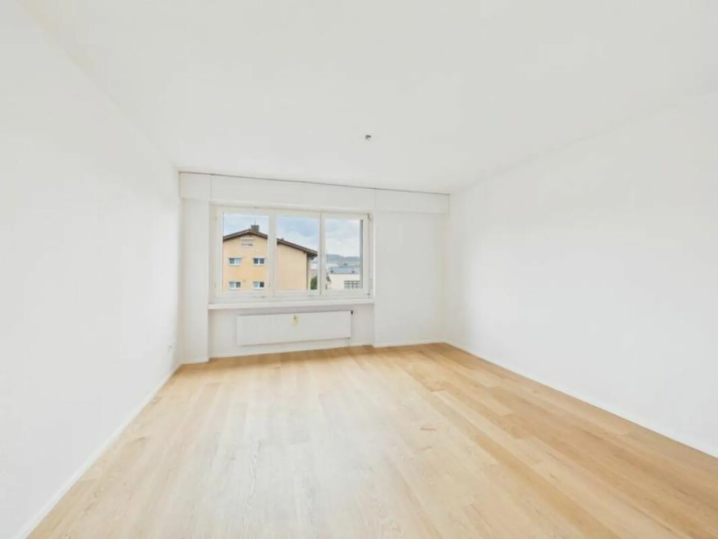 large 3.5 room apartment with balcony - Photo 9 of 12