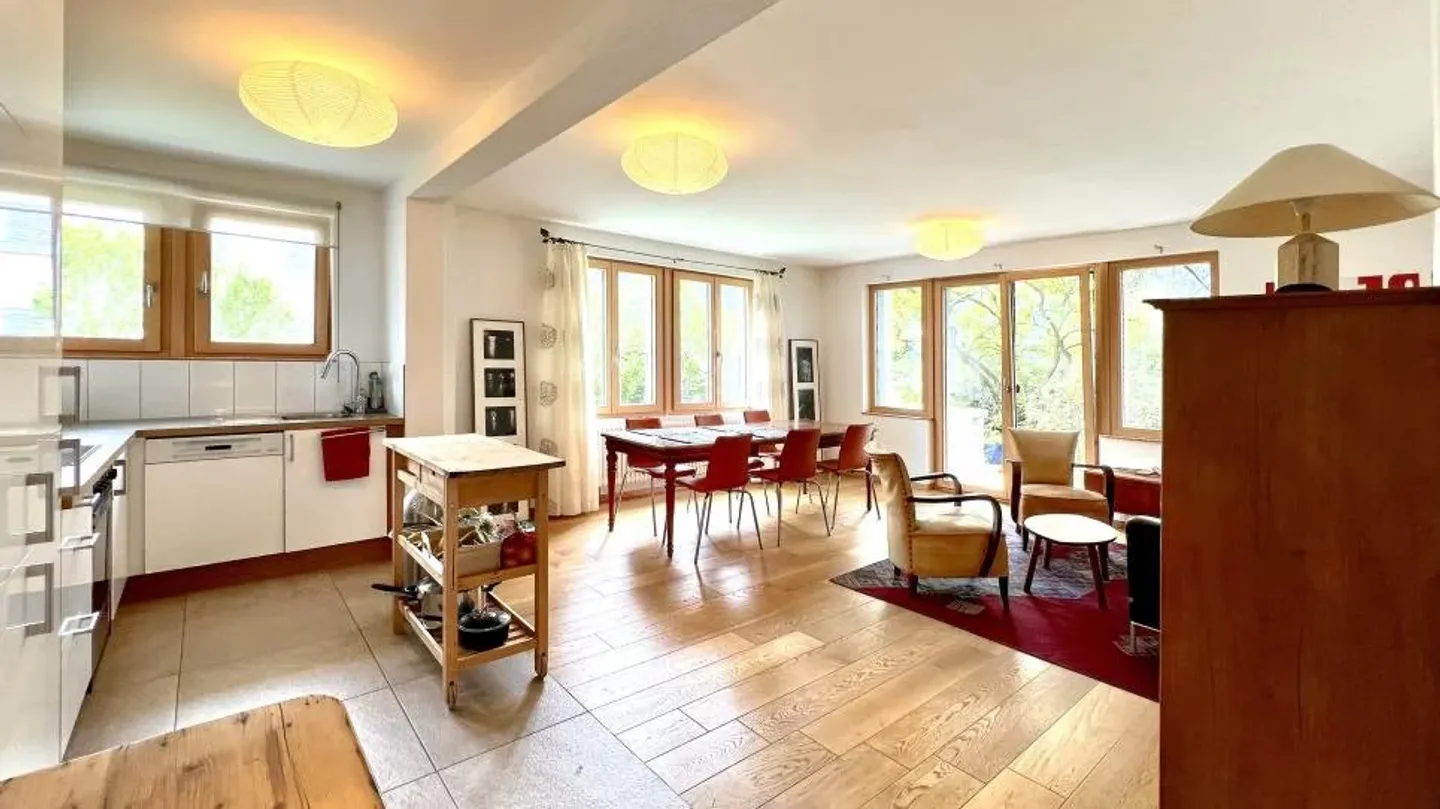 Casa con potenziale di sviluppo in vendita! - Foto 3 di 13