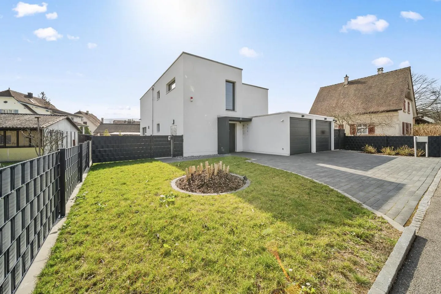Spacious single-family home with many possibilities in Möhlin - Photo 2 of 12