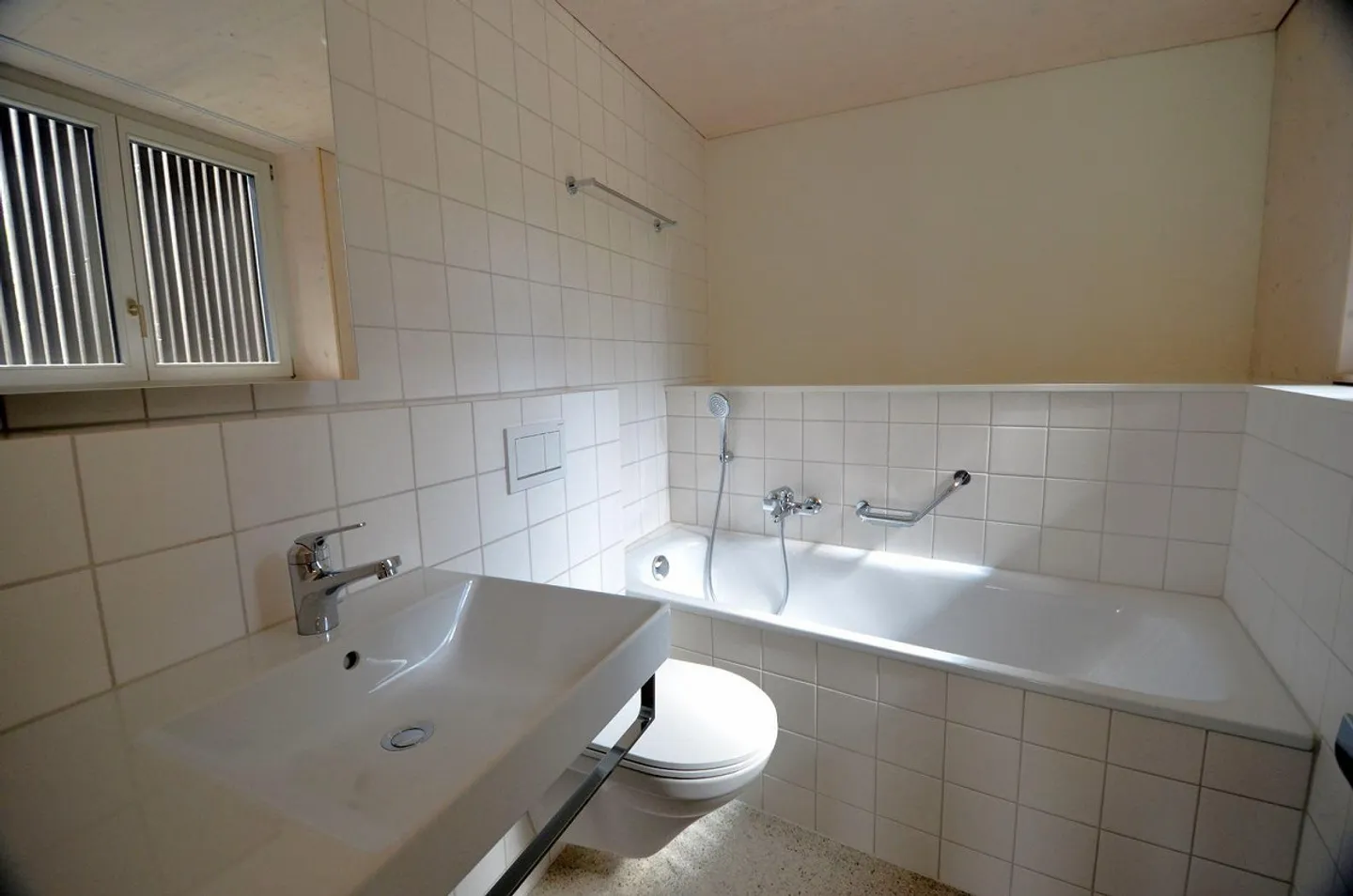 Beaucoup d'espace pour vivre - élégante maison familiale de 5,5 pièces près du village Alls... - Photo 6 sur 13