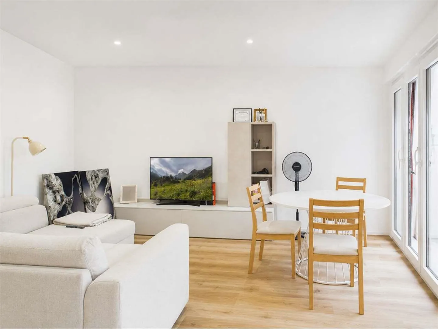 INVESTIMENTO: Luminoso appartamento di 2.5 locali - Foto 3 von 6