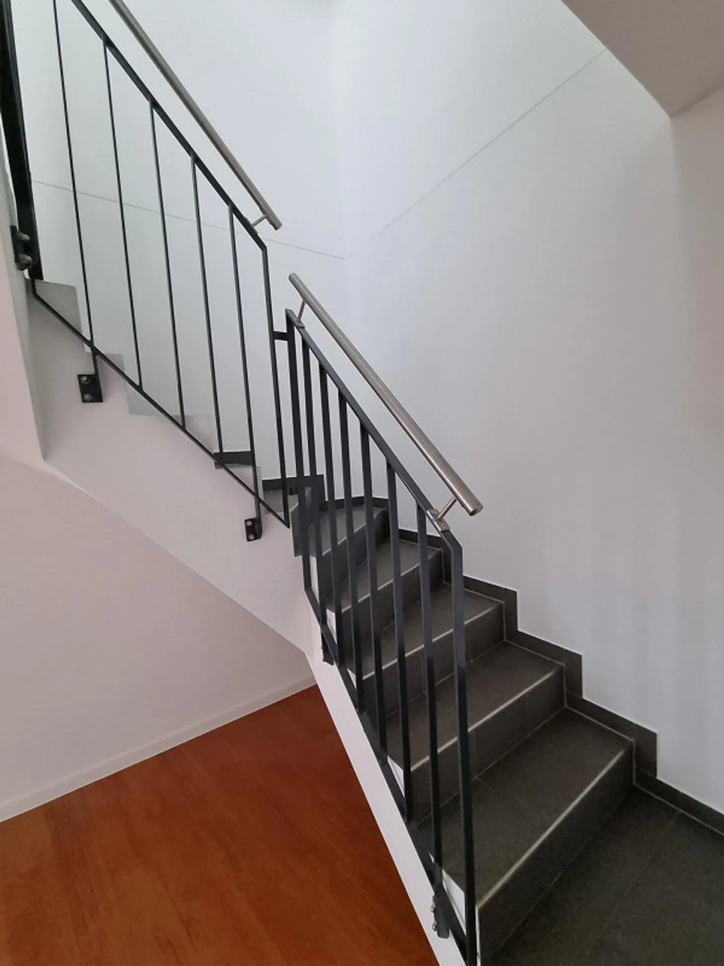 Atelier over 2 floors - Photo 5 of 7