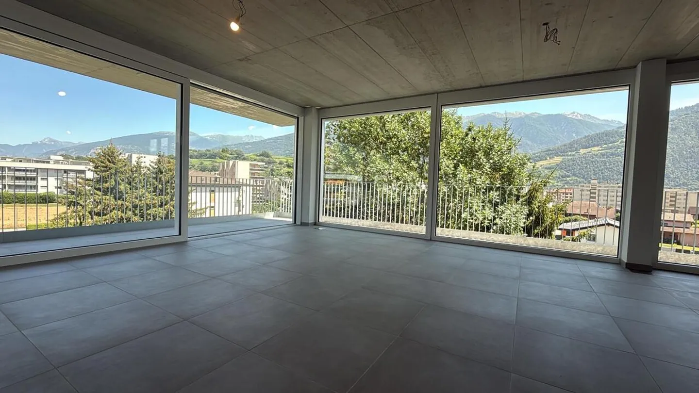 Magnificent penthouse with 4.5 rooms and large balcony - Photo 2 of 12