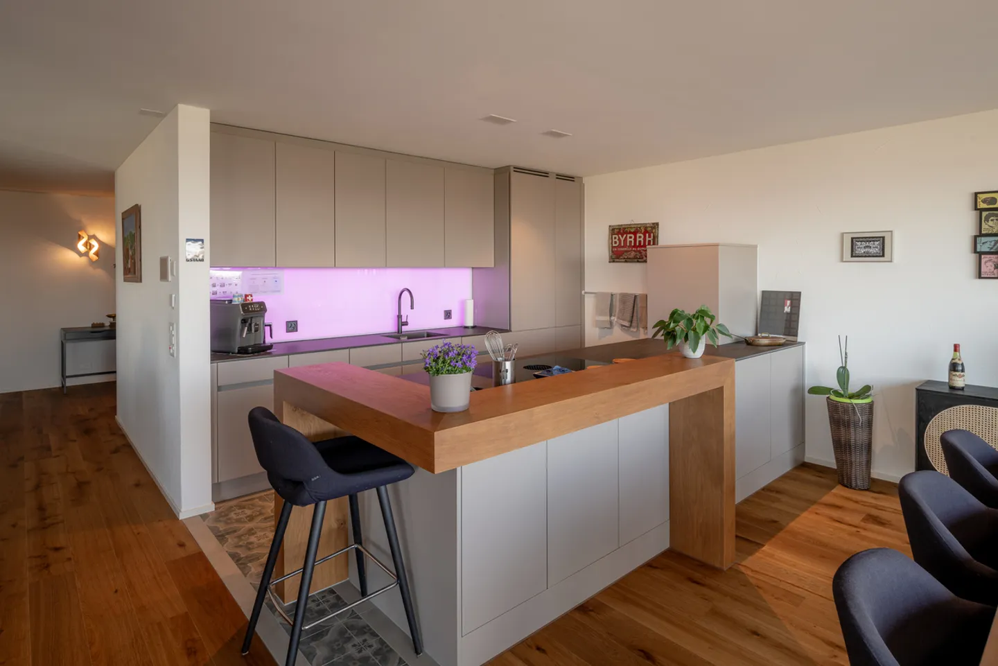 Wunderschöne 4 1/2 Zimmer-Terrassenwohnung mit grandioser Aussicht! - Foto 2 von 21