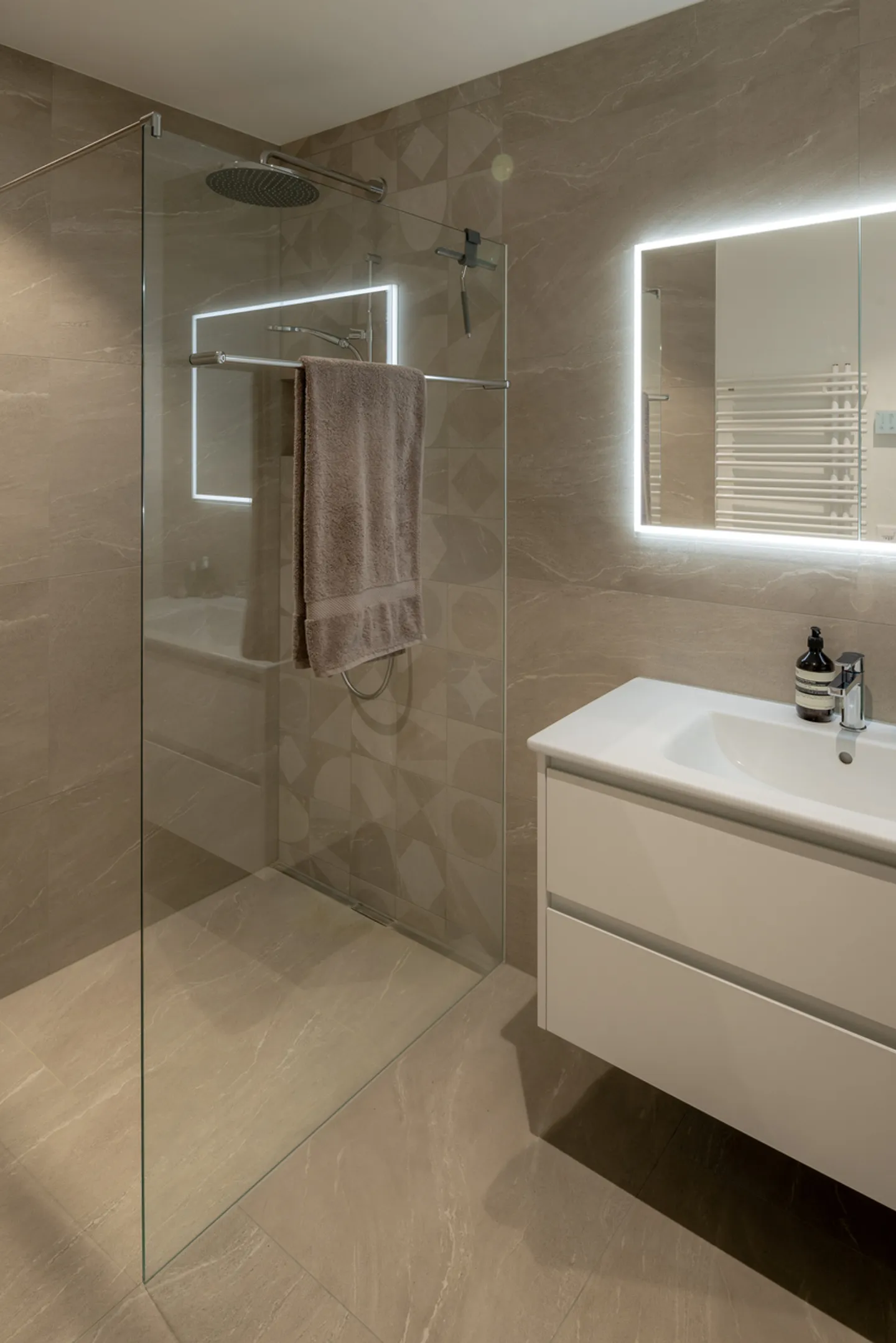 Wunderschöne 4 1/2 Zimmer-Terrassenwohnung mit grandioser Aussicht! - Foto 17 von 21