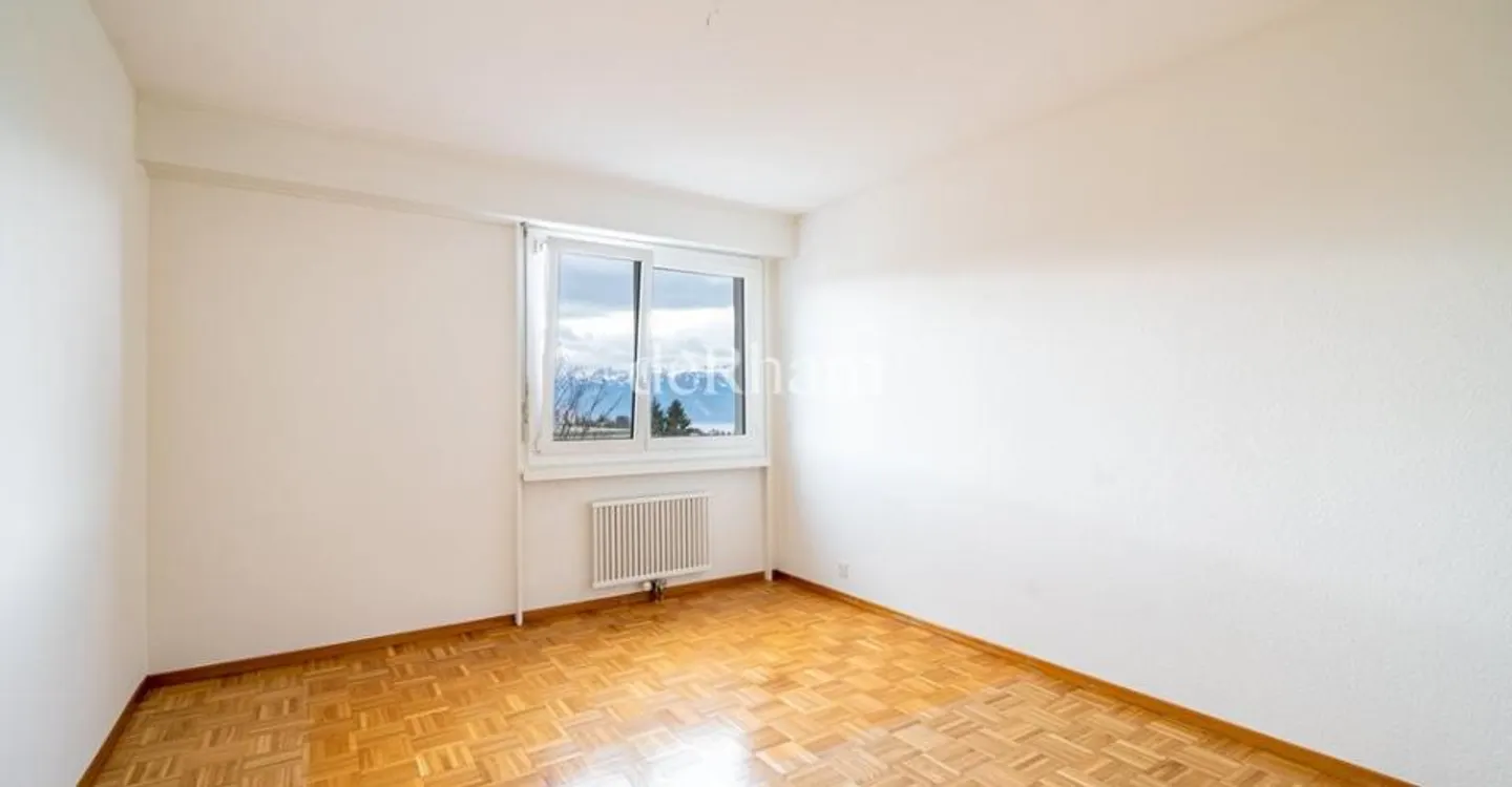 Magnificent 2.5 rooms on the 2nd floor of 54 m2 renovated - Photo 1 of 7