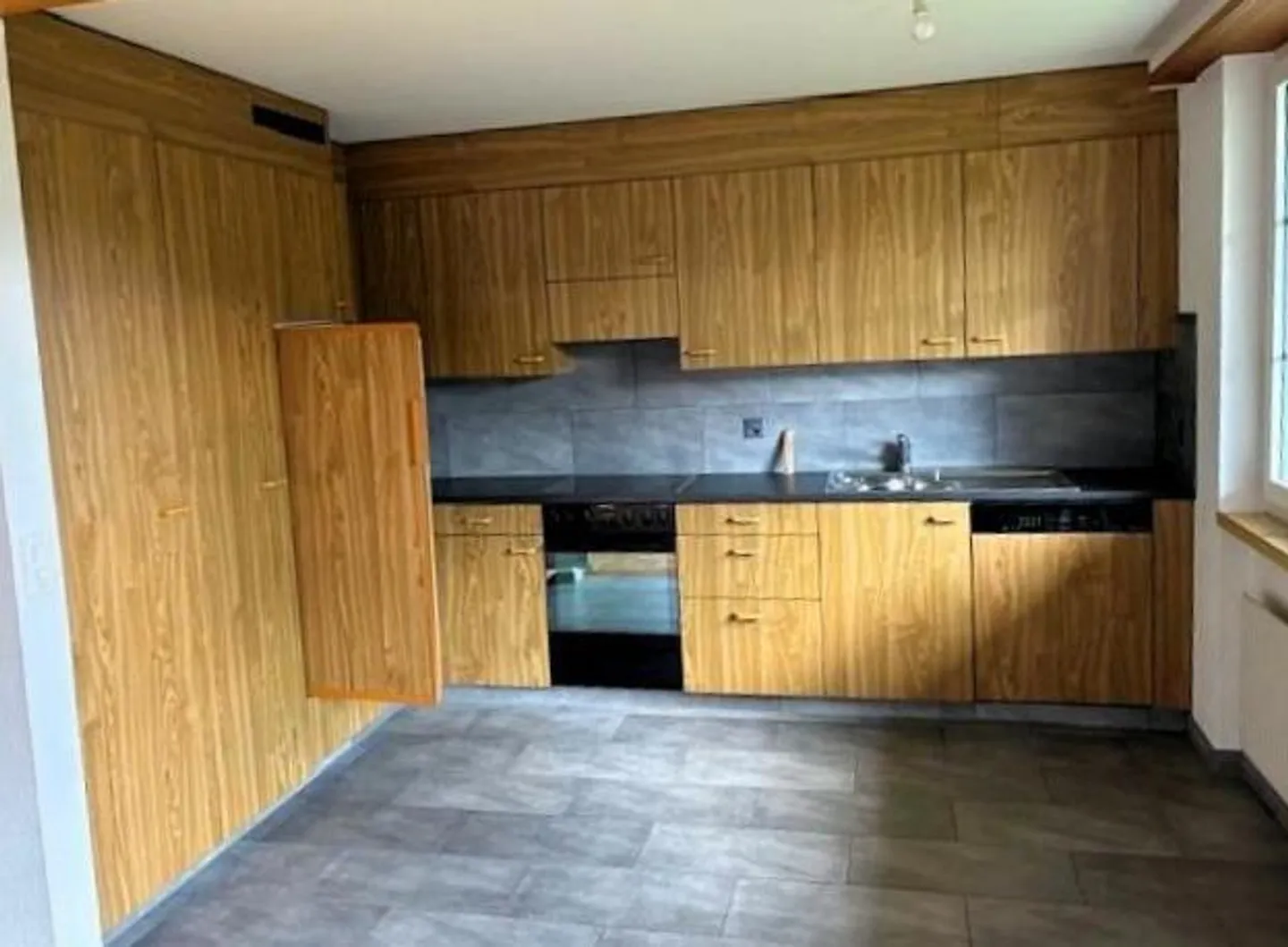Tolle, ruhige Wohnung mit grossem Balkon - Foto 2 von 14