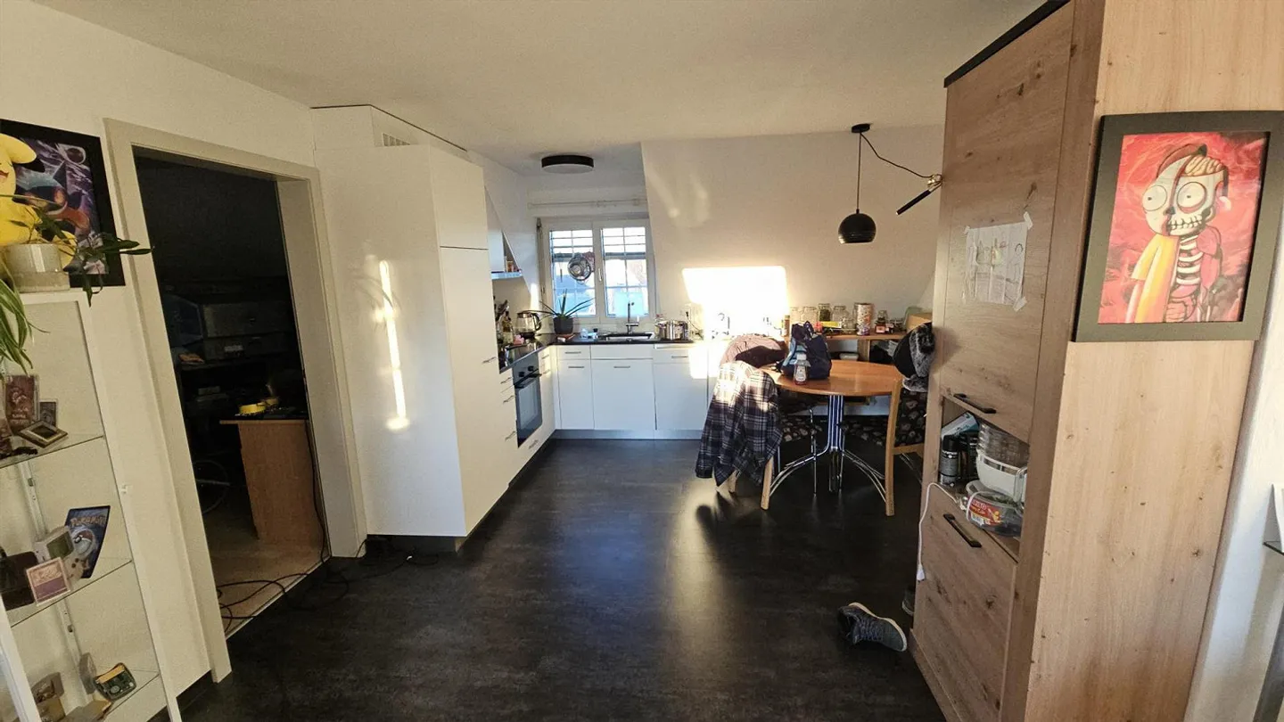 Bellissimo appartamento mansardato di 3 stanze con cucina recentemente ristrutturata - Foto 3 di 7