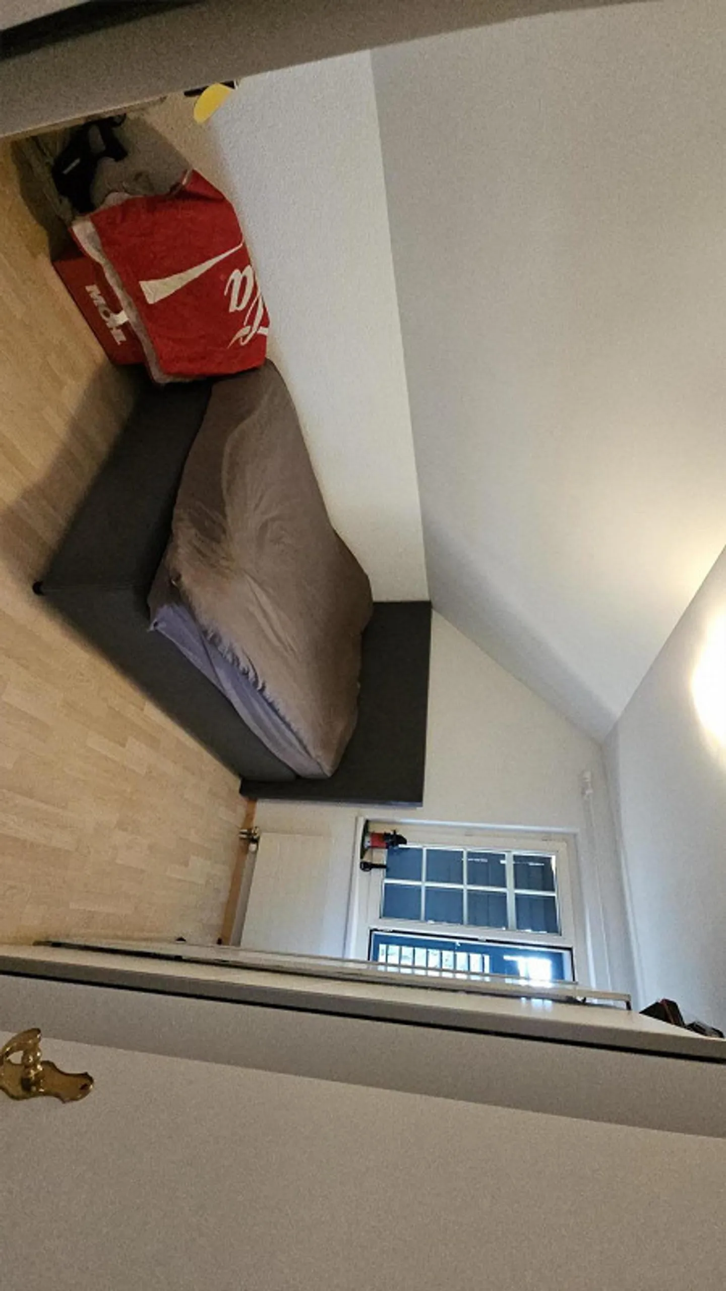 Bellissimo appartamento mansardato di 3 stanze con cucina recentemente ristrutturata - Foto 7 di 7