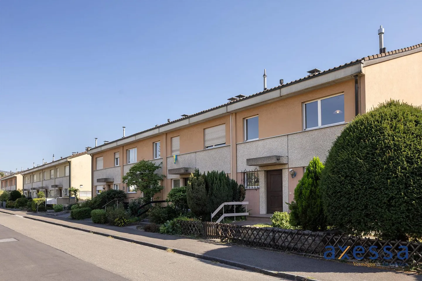 5-Zimmer-Reiheneckhaus mit Garten in Reinach BL - Foto 1 von 8