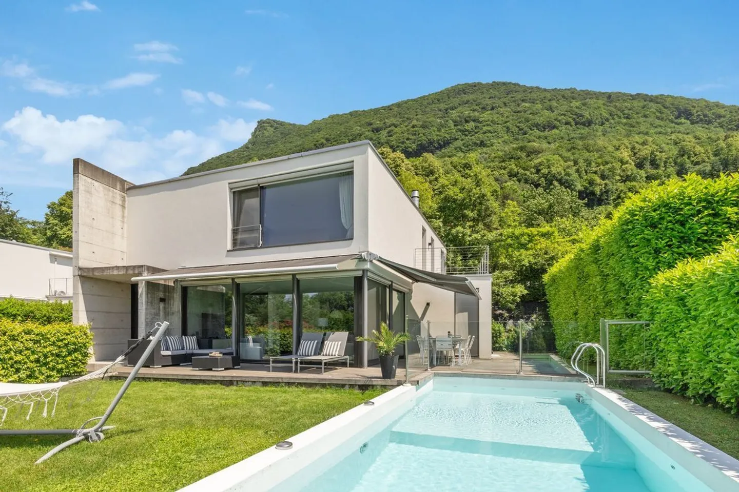 Design & Comfort with pool in Cureggia - Photo 1 of 10