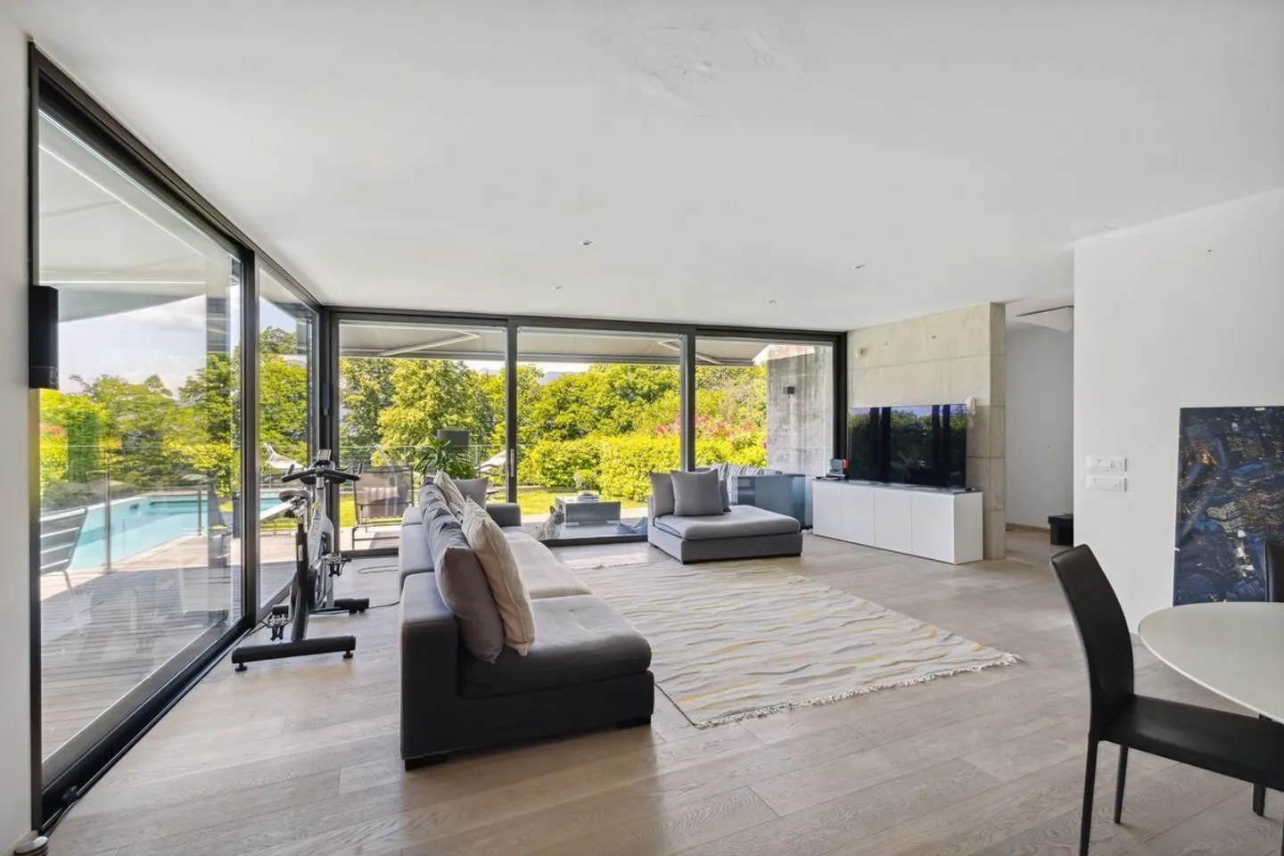 Design & Comfort with pool in Cureggia - Photo 3 of 10