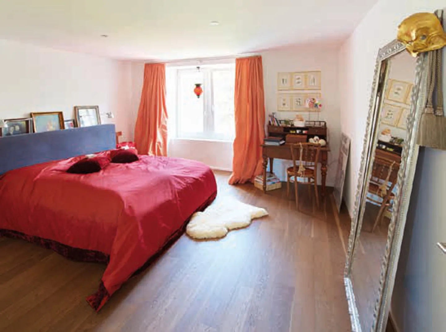 Spacious Family House by the Canal - Photo 4 of 10