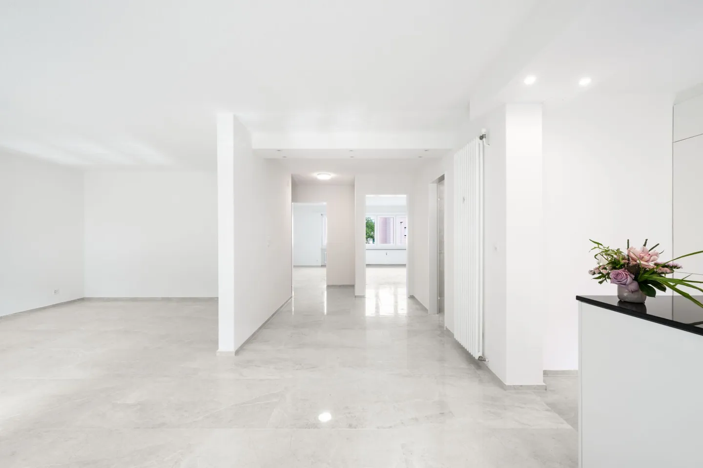 Appartamento giardino attraente di 3,5 stanze al piano rialzato in una posizione tranquilla - Foto 4 di 9