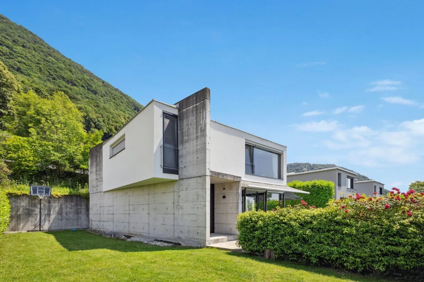 Design & Comfort with pool in Cureggia - Photo 10 of 10