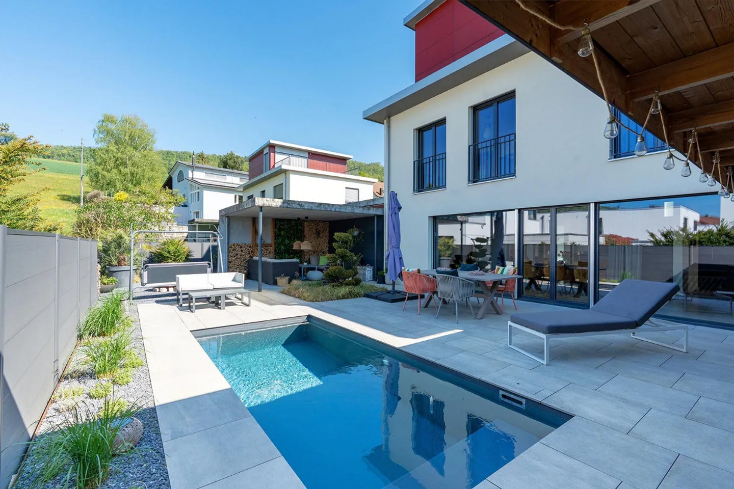 Luxuriöses Einfamilienhaus mit privater Garten-Oase - Foto 1 von 23