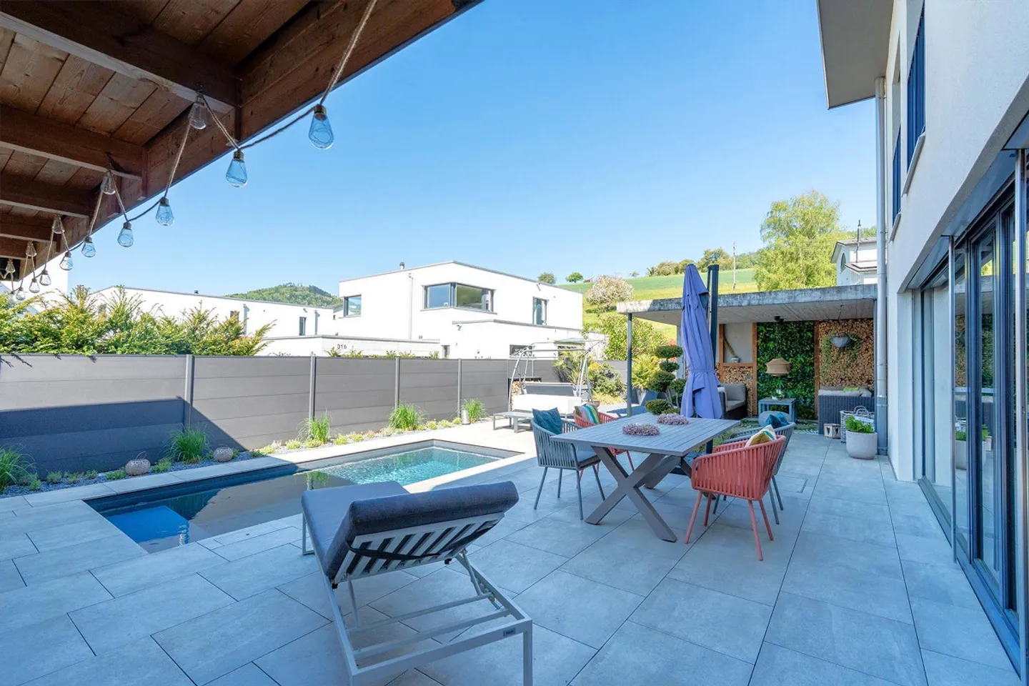 Luxuriöses Einfamilienhaus mit privater Garten-Oase - Foto 2 von 23