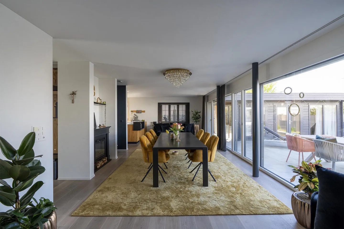 Luxuriöses Einfamilienhaus mit privater Garten-Oase - Foto 7 von 23