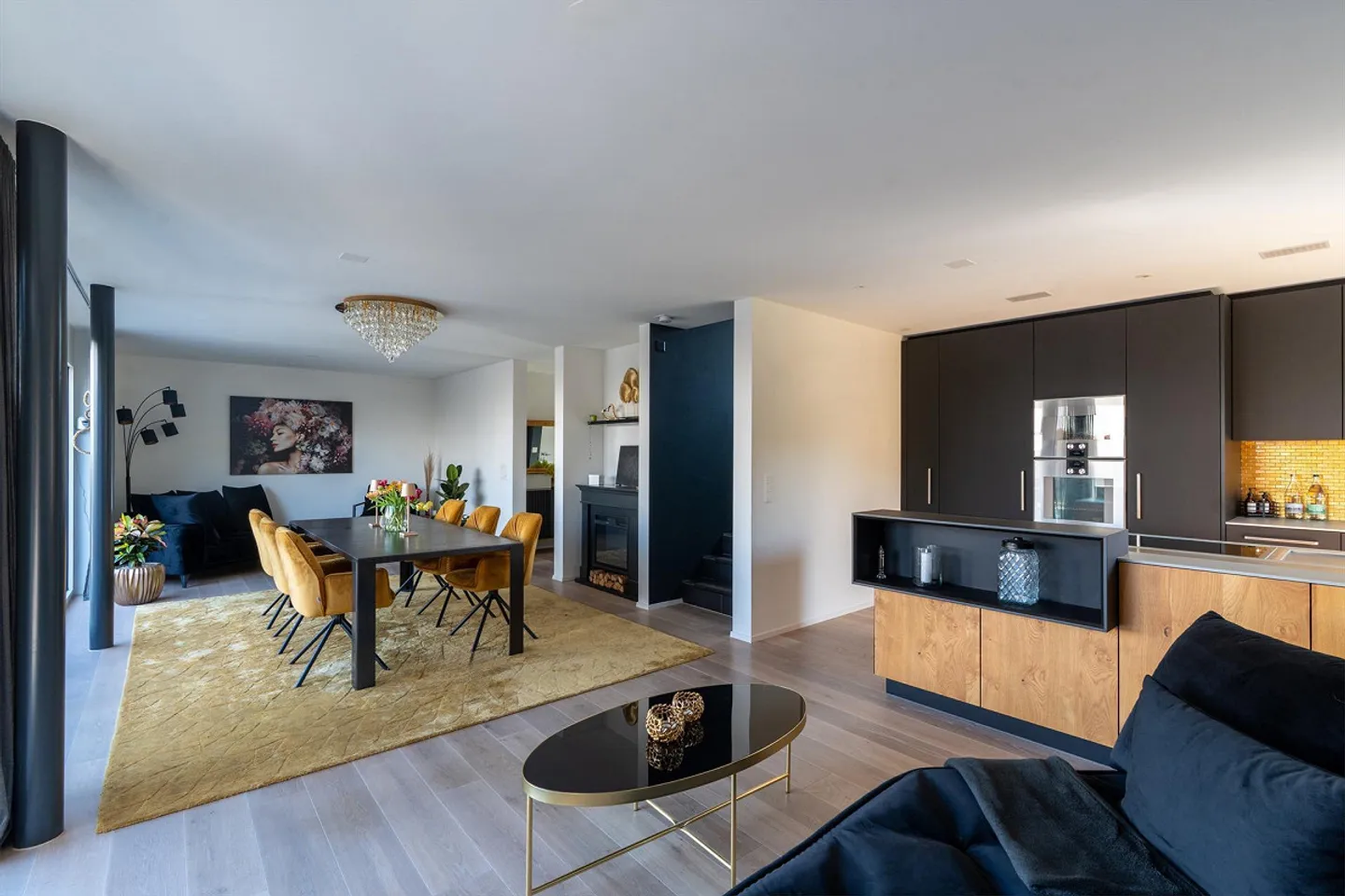 Luxuriöses Einfamilienhaus mit privater Garten-Oase - Foto 9 von 23
