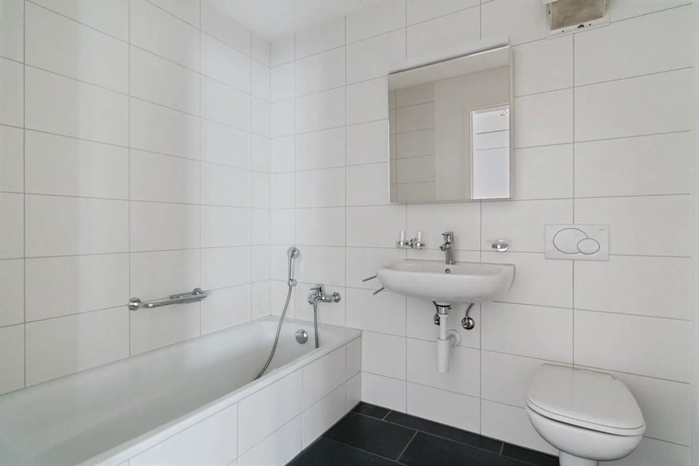 Your Family Happiness - Attractive Apartment Close to the City - Photo 5 of 11