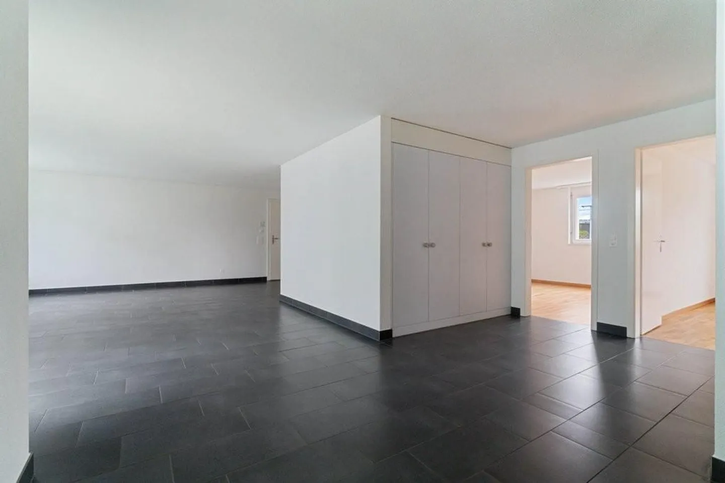 Your Family Happiness - Attractive Apartment Close to the City - Photo 7 of 11