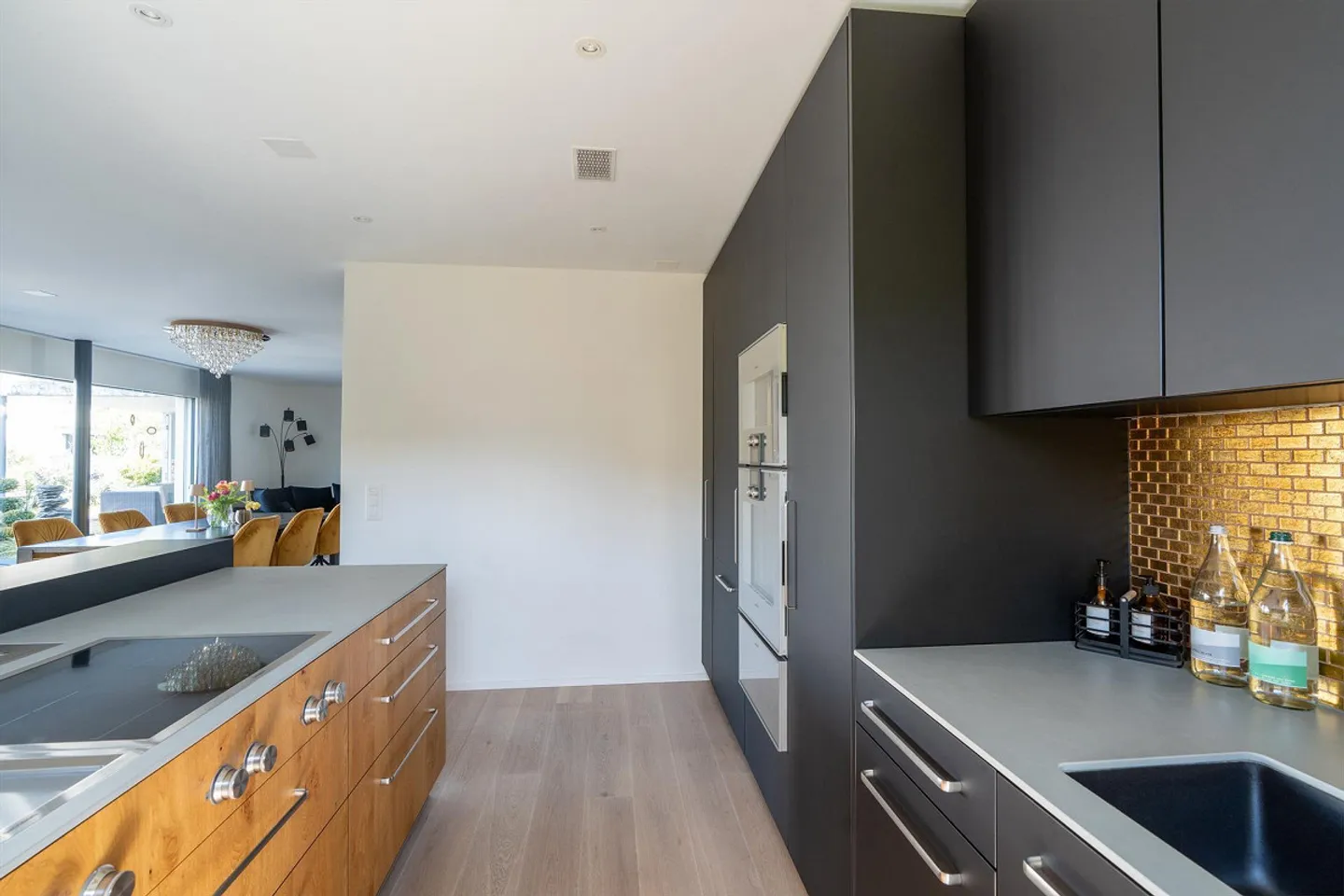 Luxuriöses Einfamilienhaus mit privater Garten-Oase - Foto 11 von 23