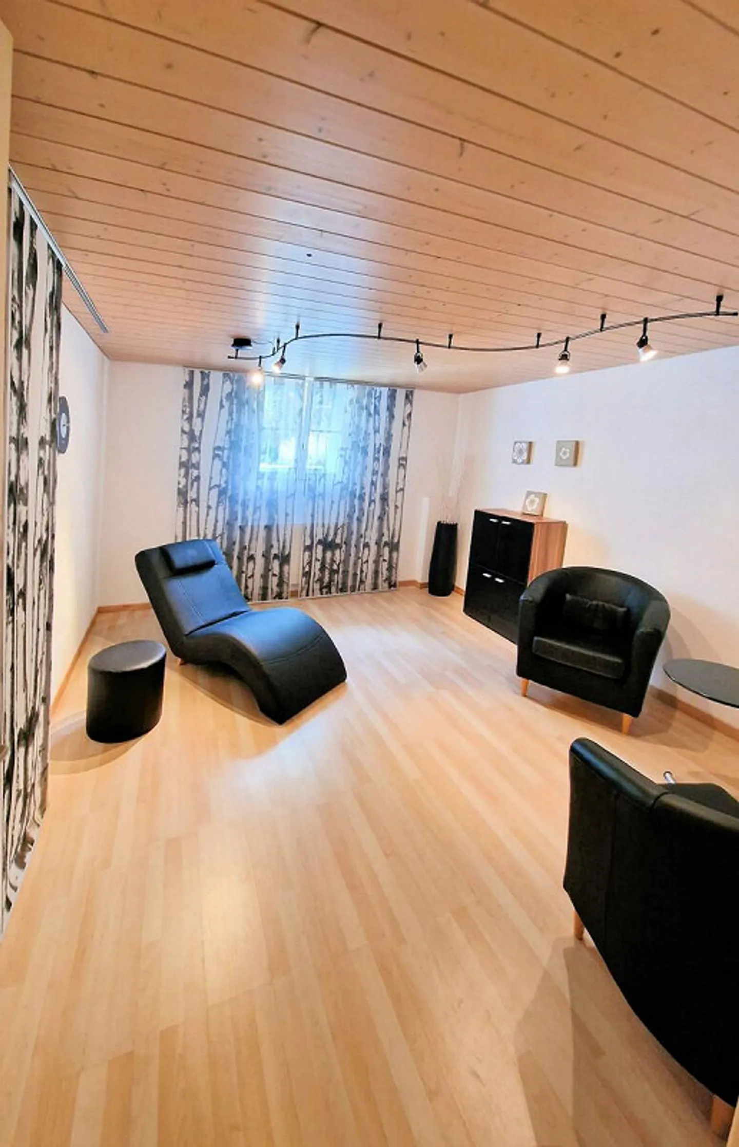 Sottosuolo con 3 stanze in posizione centrale disponibile - Foto 1 di 5