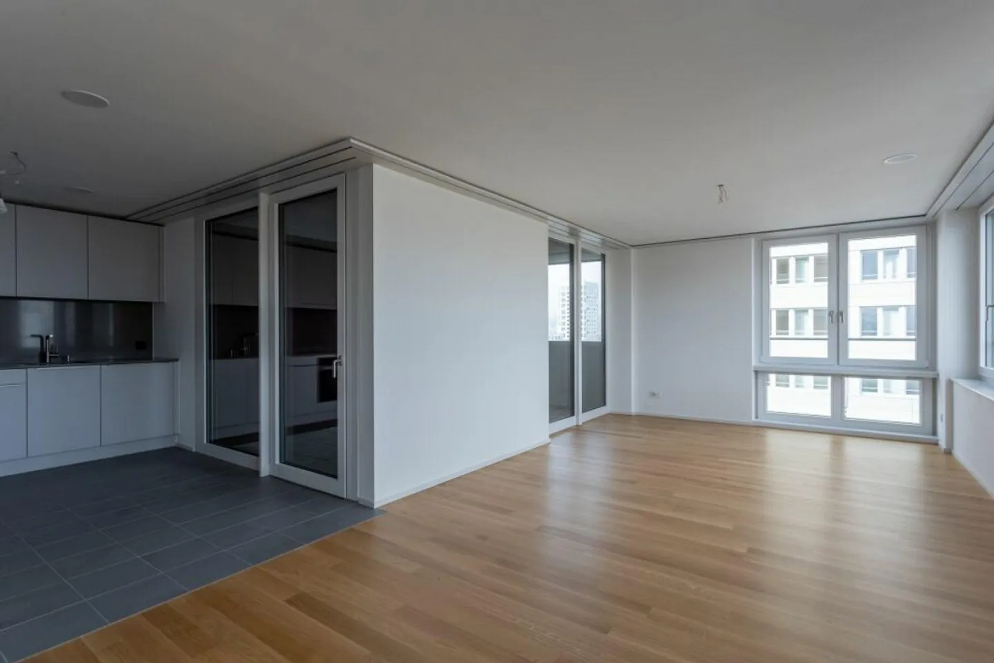 Spacious 2.5-room apartment 20.14 with exclusive view - Photo 1 of 6