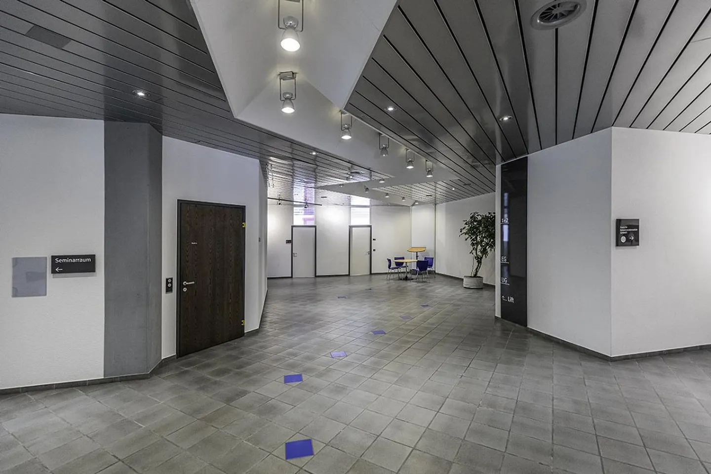 Limitato - Ufficio / Studio in Guyer-Zeller-Strasse 6 a Wetzikon - Foto 2 di 4