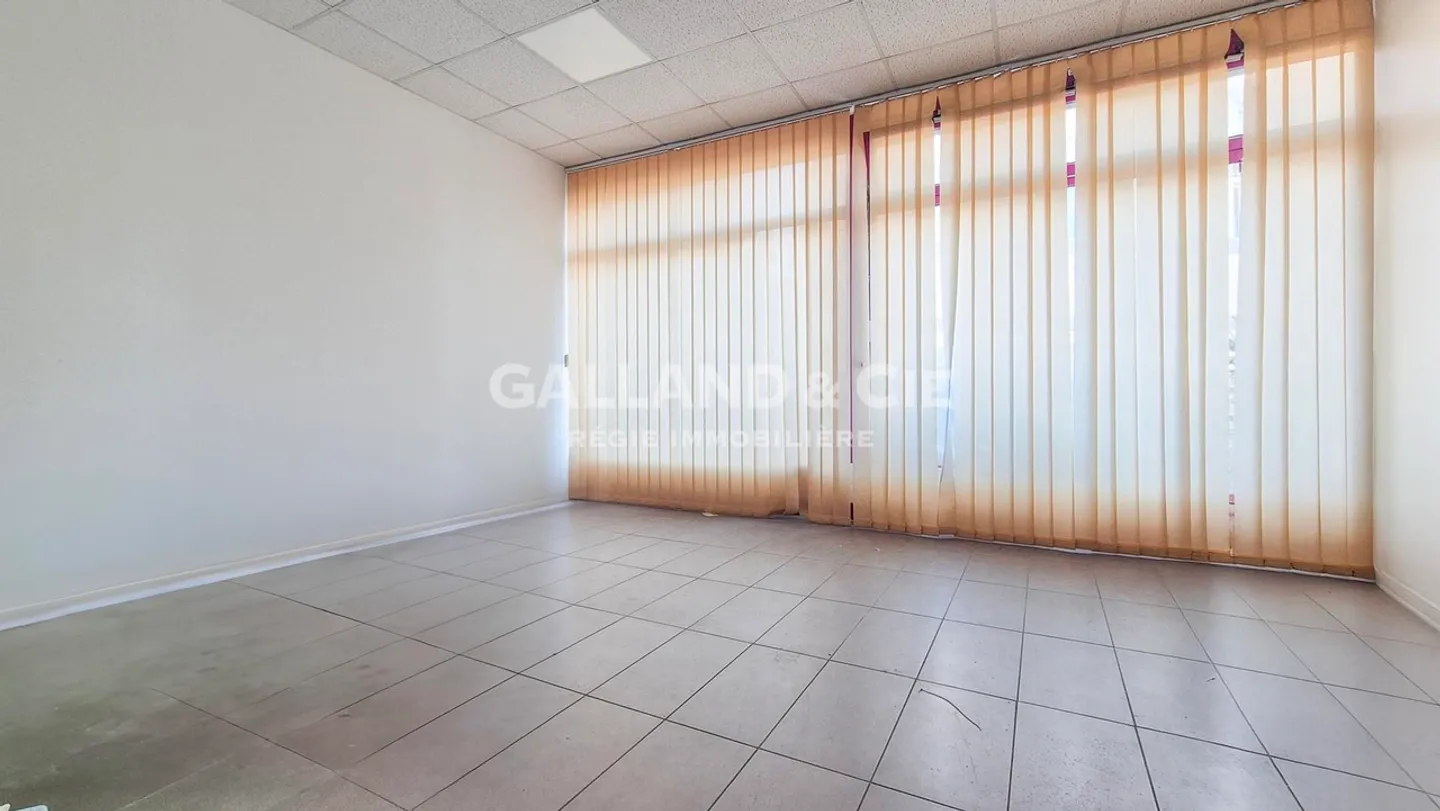 Große Verkaufsfläche sofort verfügbar - Foto 3 von 6