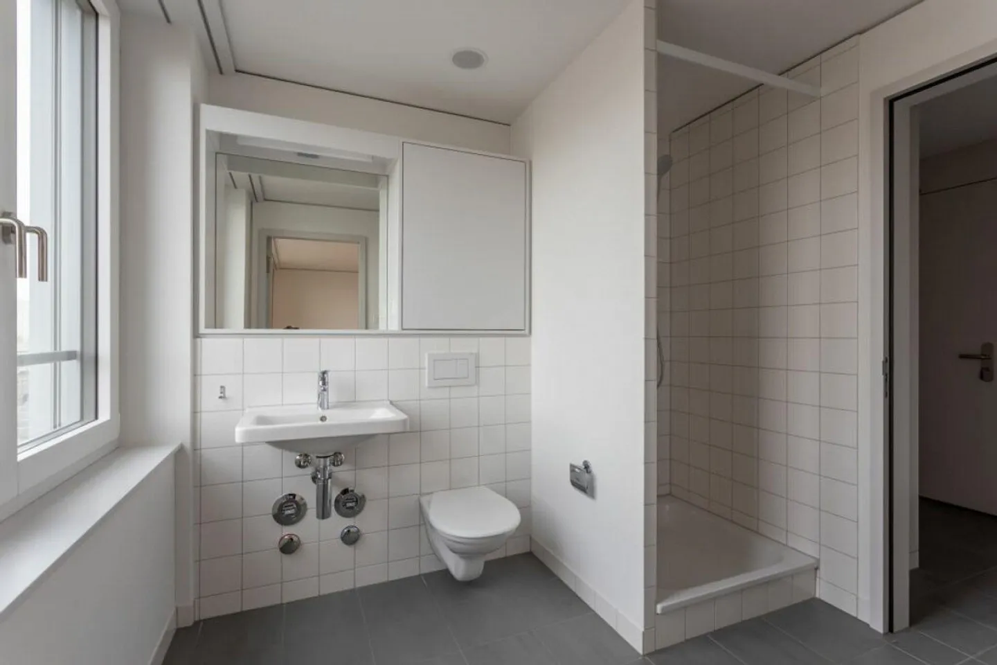Spacious 2.5-room apartment 20.14 with exclusive view - Photo 4 of 6