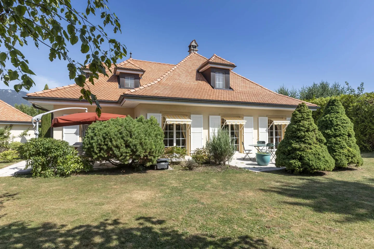 Exceptional Villa with Pool - Photo 3 of 10