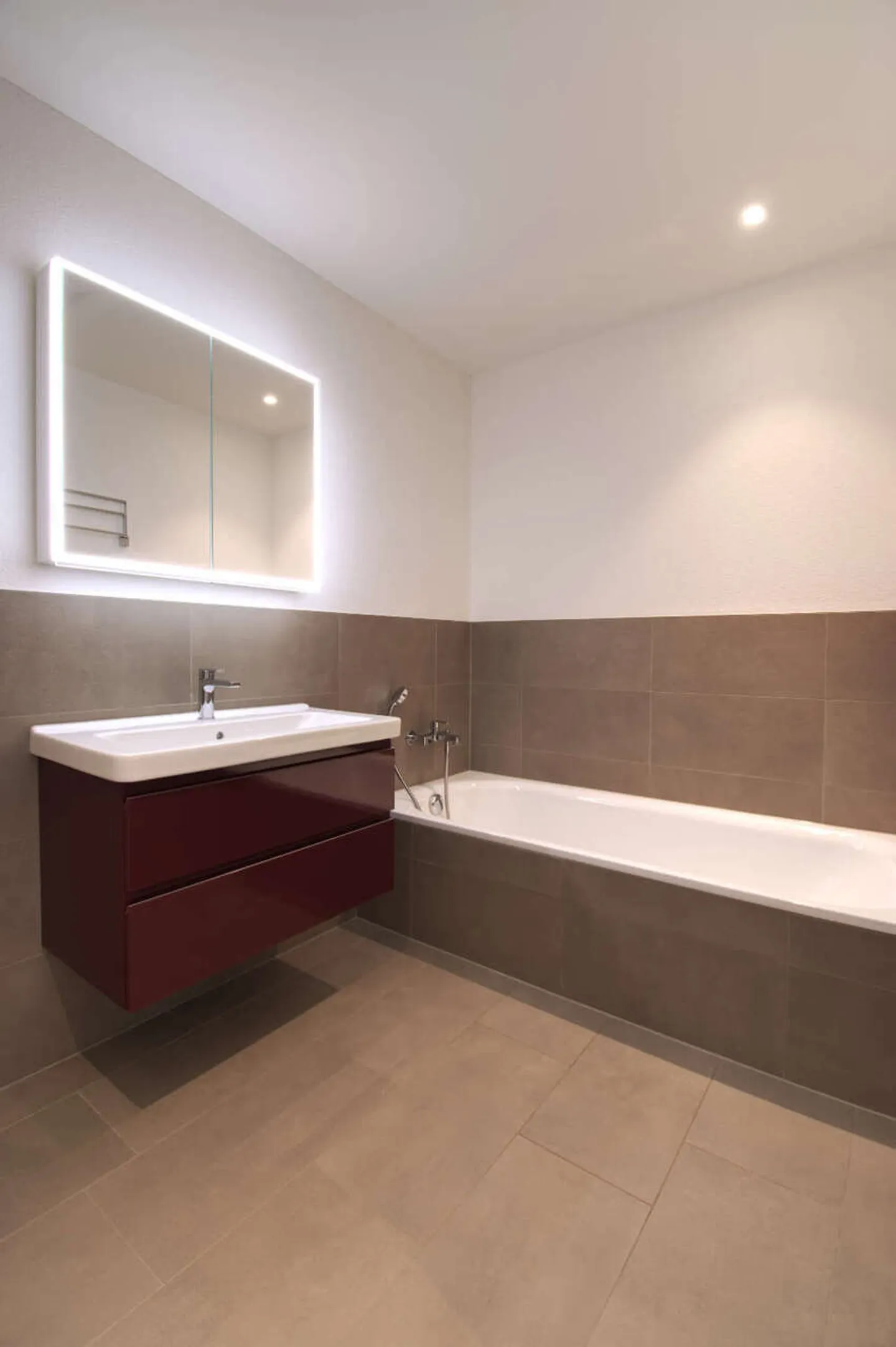 Discover this spacious 4.5-room apartment on the first floor - Photo 4 of 9