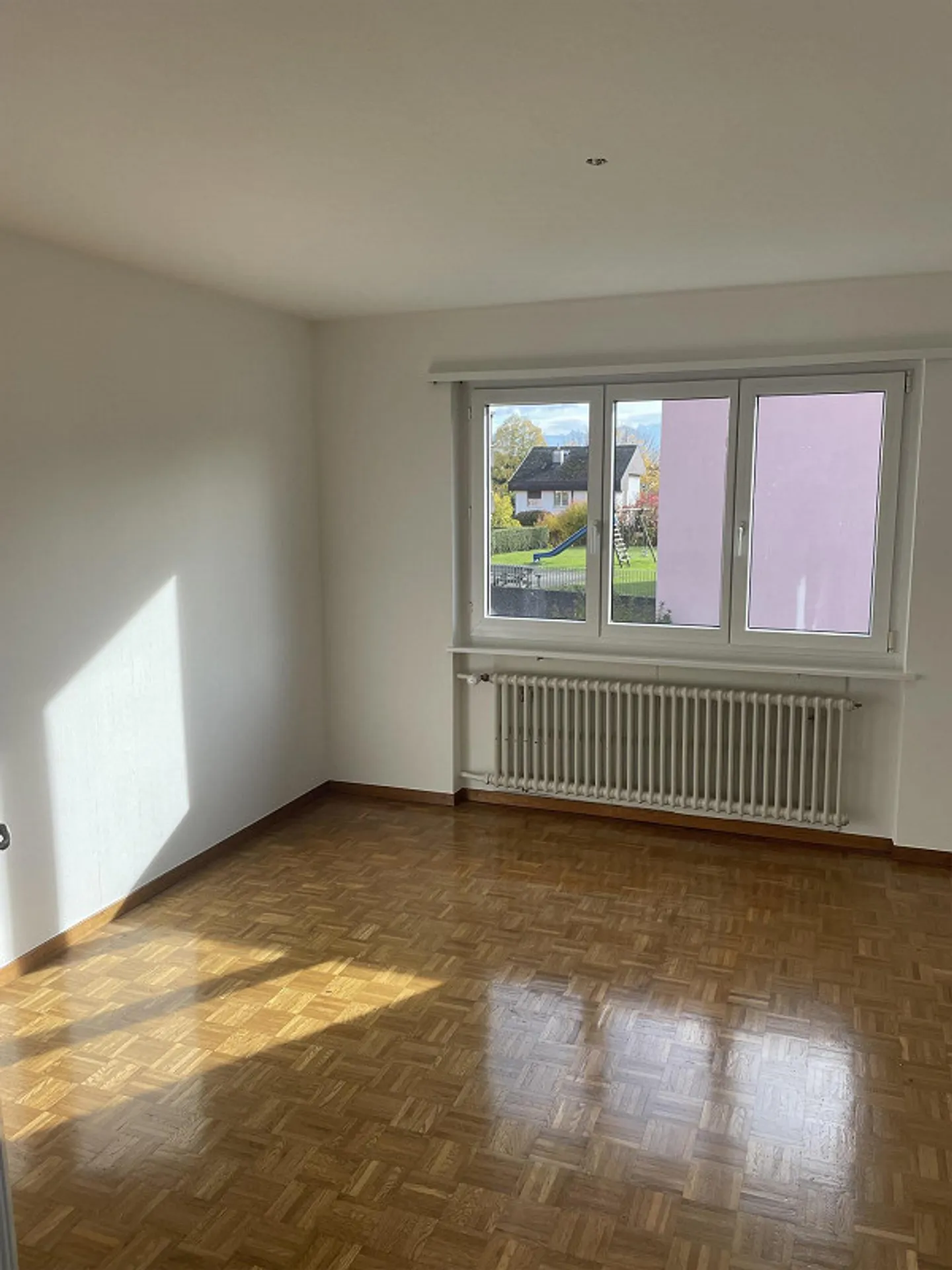 Comprehensively renovated 5.5-room house with garden and garage - Photo 8 of 14