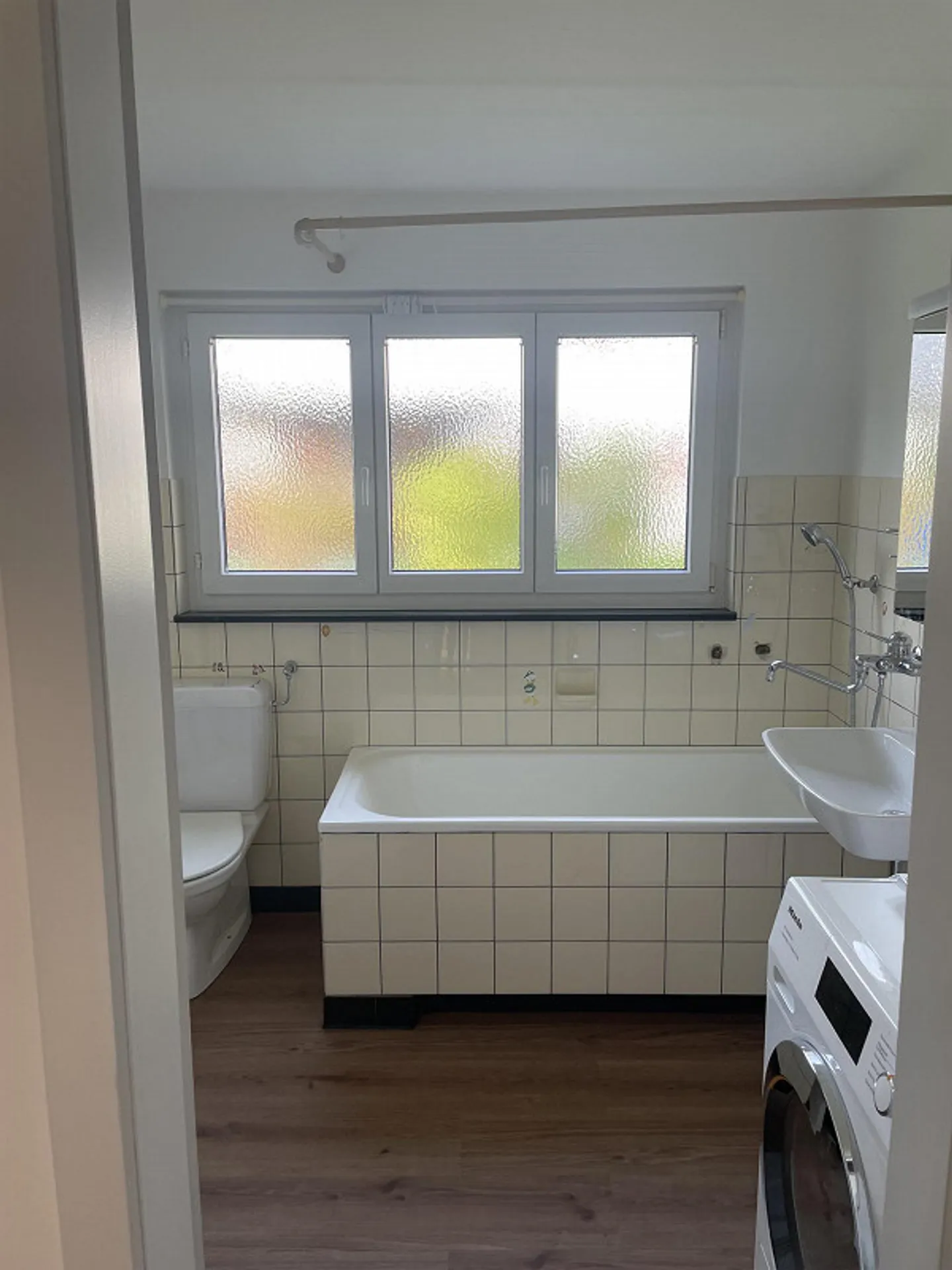 Comprehensively renovated 5.5-room house with garden and garage - Photo 10 of 14