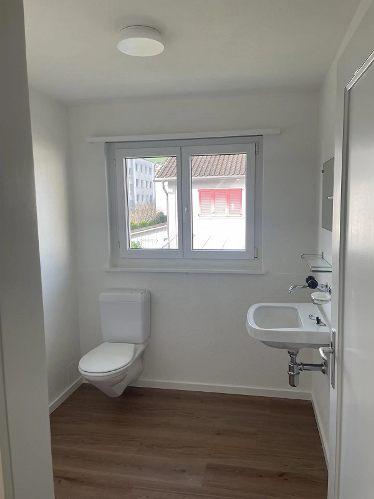 Comprehensively renovated 5.5-room house with garden and garage - Photo 11 of 14