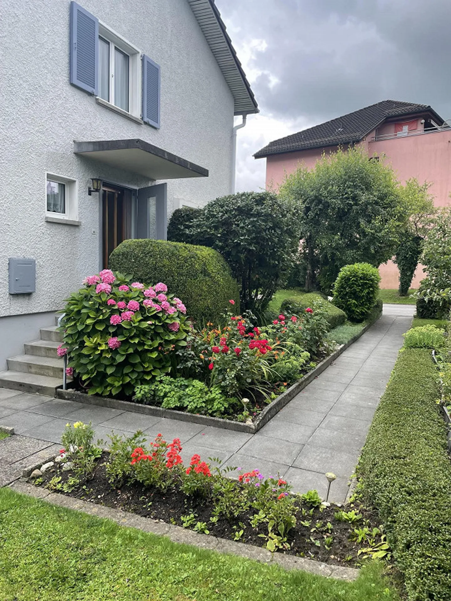 Comprehensively renovated 5.5-room house with garden and garage - Photo 12 of 14