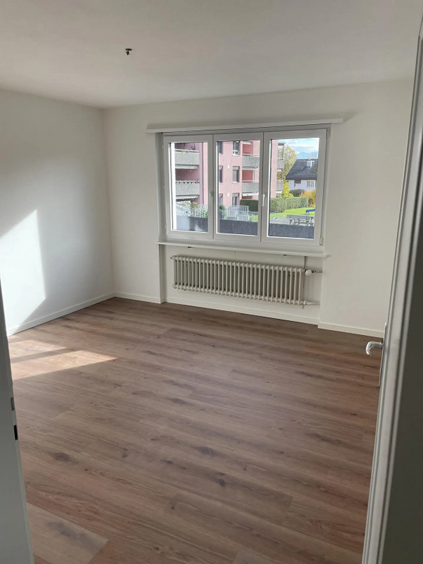 Comprehensively renovated 5.5-room house with garden and garage - Photo 3 of 14