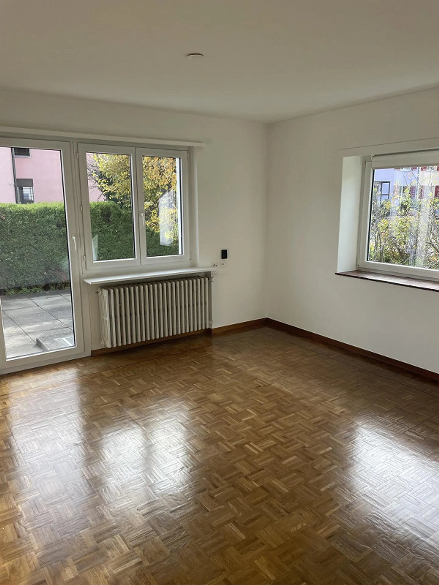 Comprehensively renovated 5.5-room house with garden and garage - Photo 4 of 14