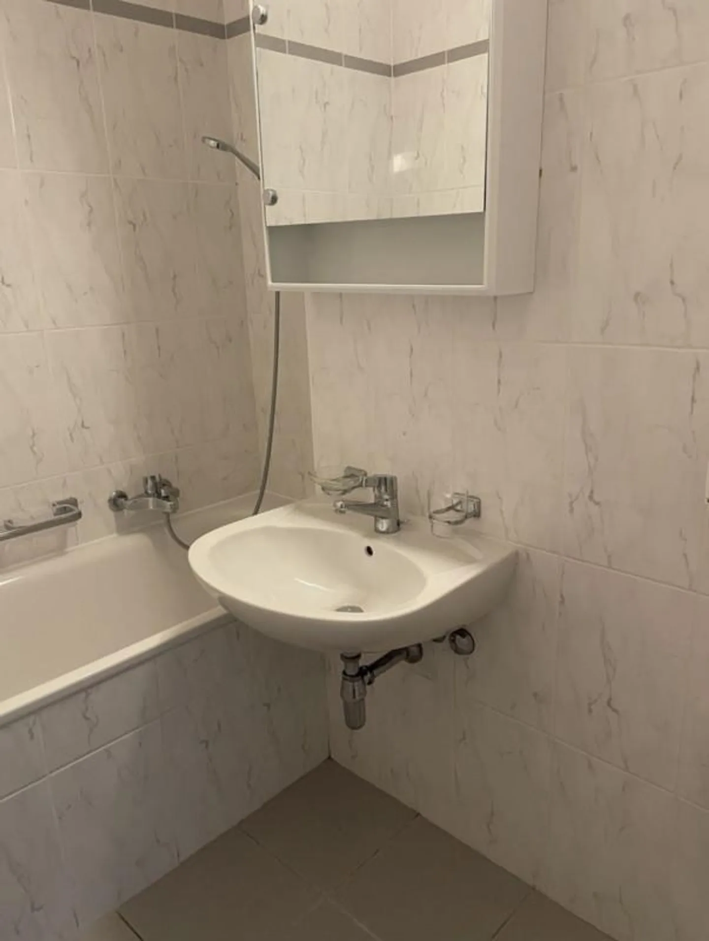 MIETÜBERNAHME - SUPERB 3-ZIMMER WOHNUNG IN CHÂTELAINE - Foto 7 von 10