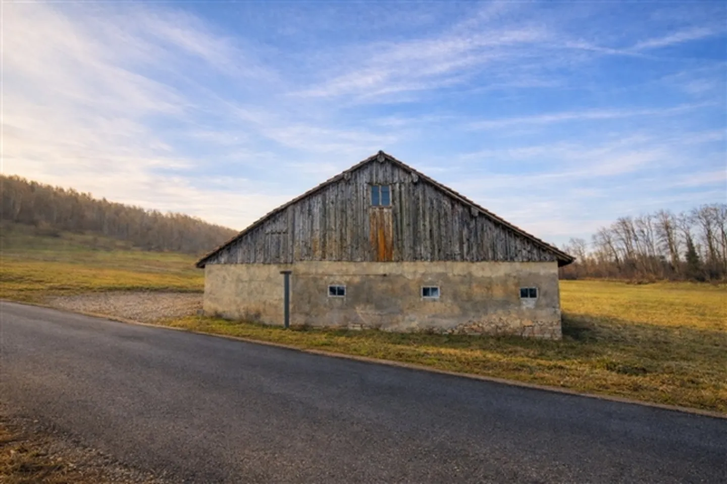 Farmhouse for Renovation in La Brillaz - Photo 2 of 6