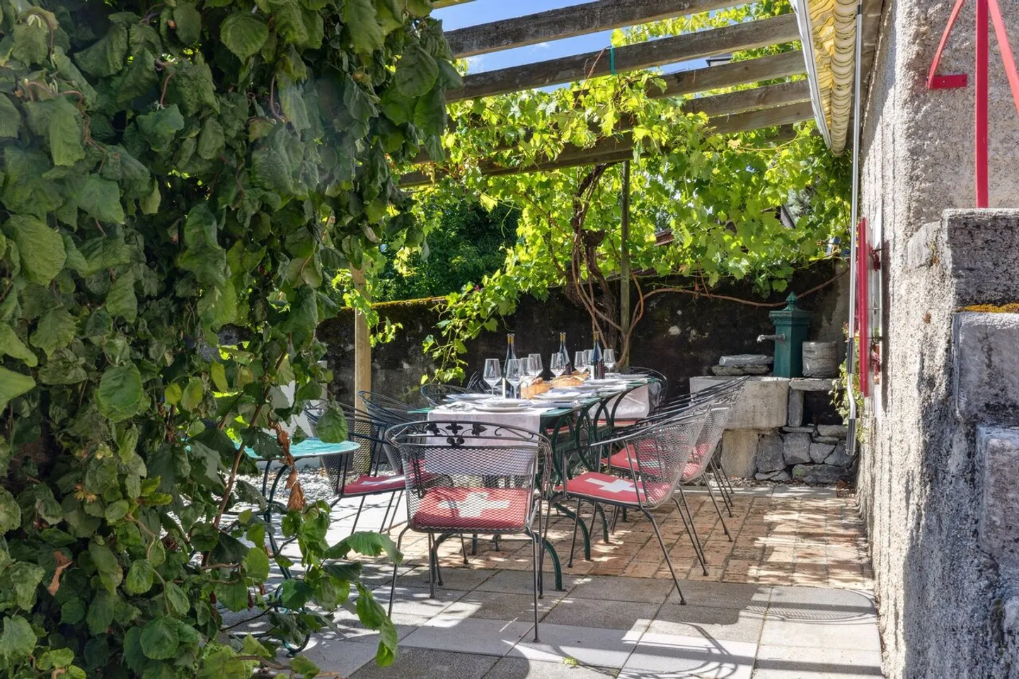 Selten! Im Dorf Ollon authentisches Winzerhaus & Nebengebäude - Foto 2 von 31