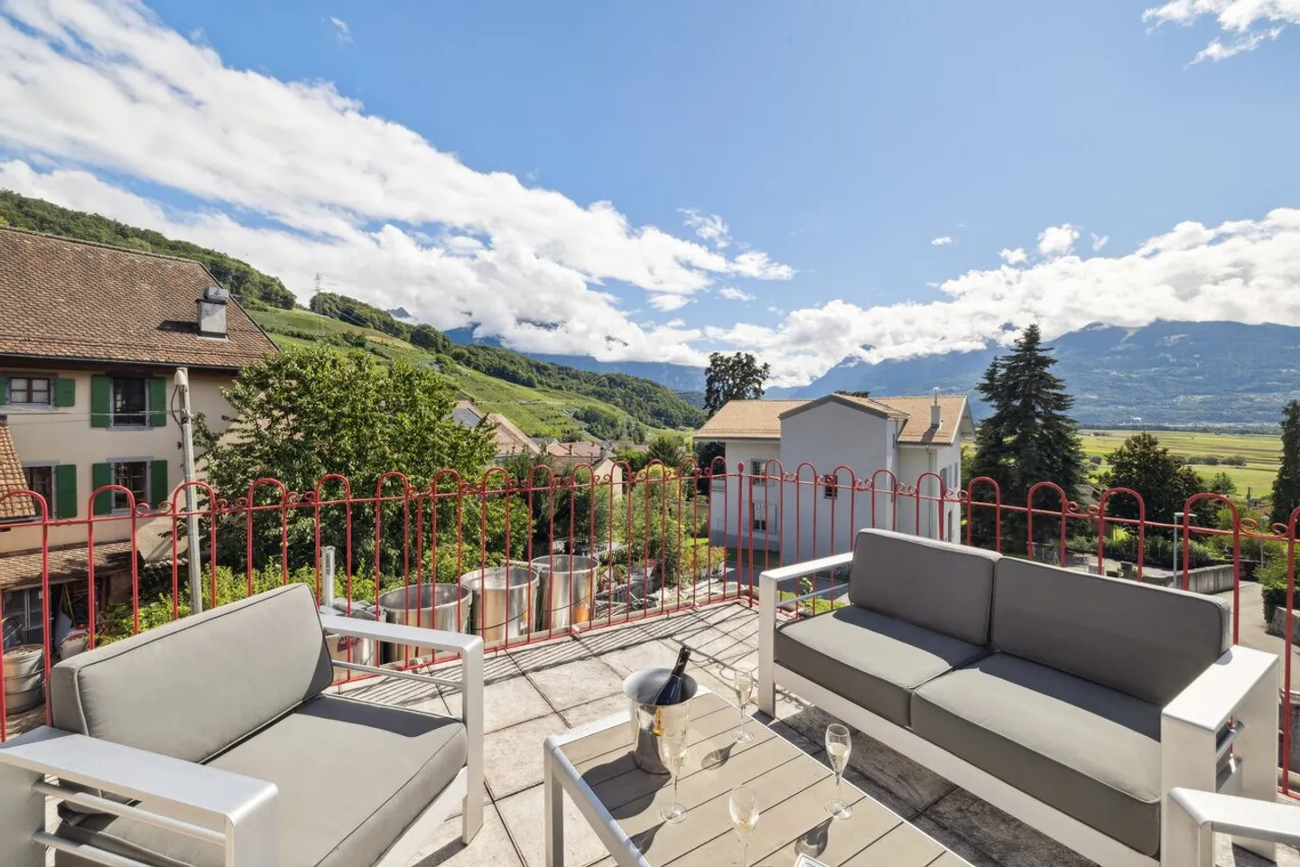 Selten! Im Dorf Ollon authentisches Winzerhaus & Nebengebäude - Foto 10 von 31