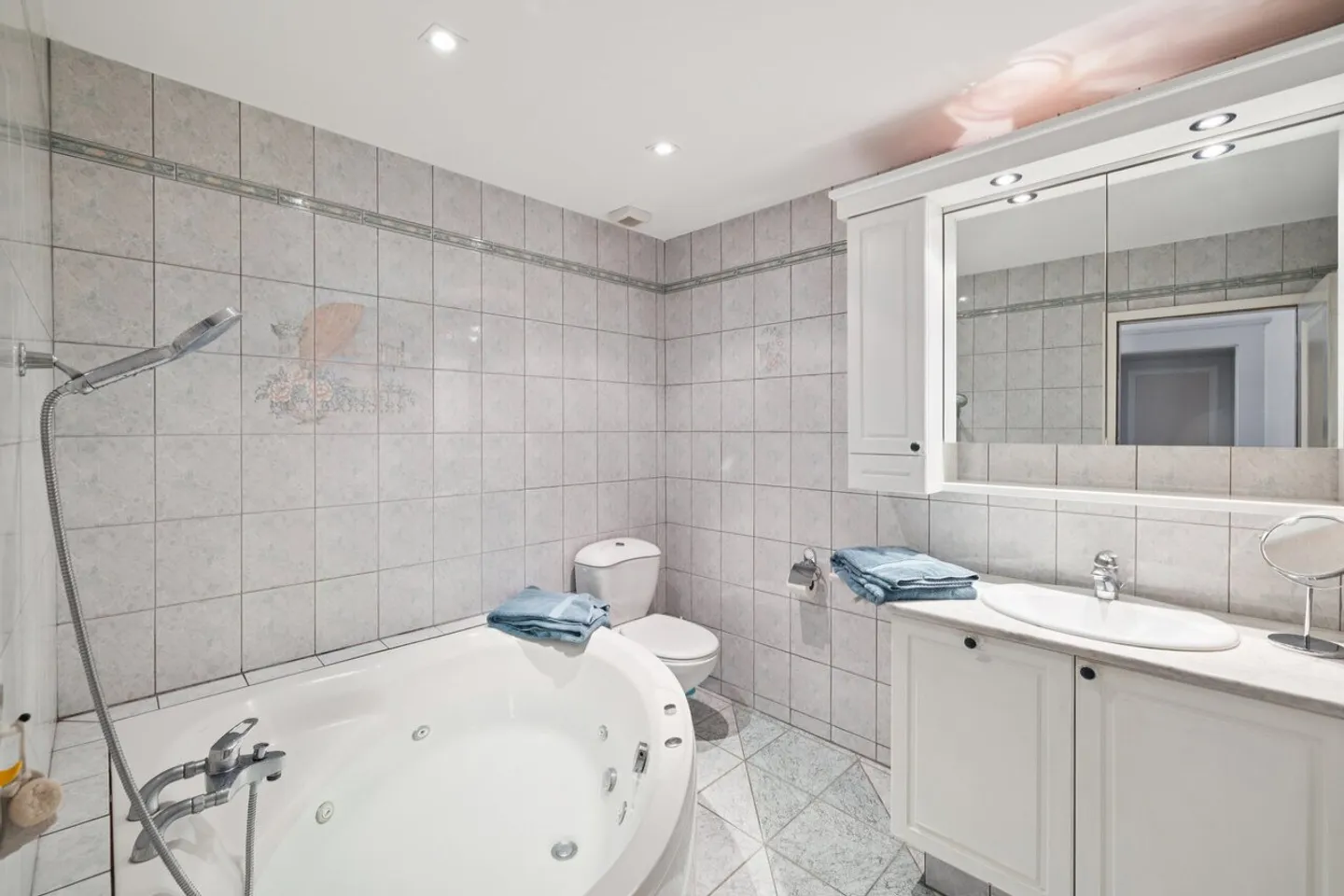 Selten! Im Dorf Ollon authentisches Winzerhaus & Nebengebäude - Foto 12 von 31