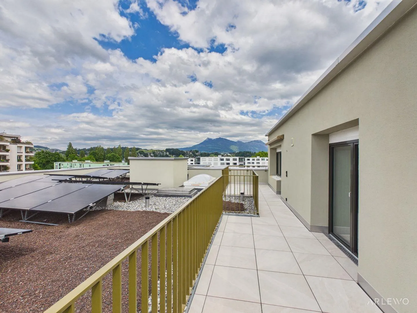 Appartement en attique avec vue - vue panoramique sur les montagnes et le lac - Photo 7 sur 13