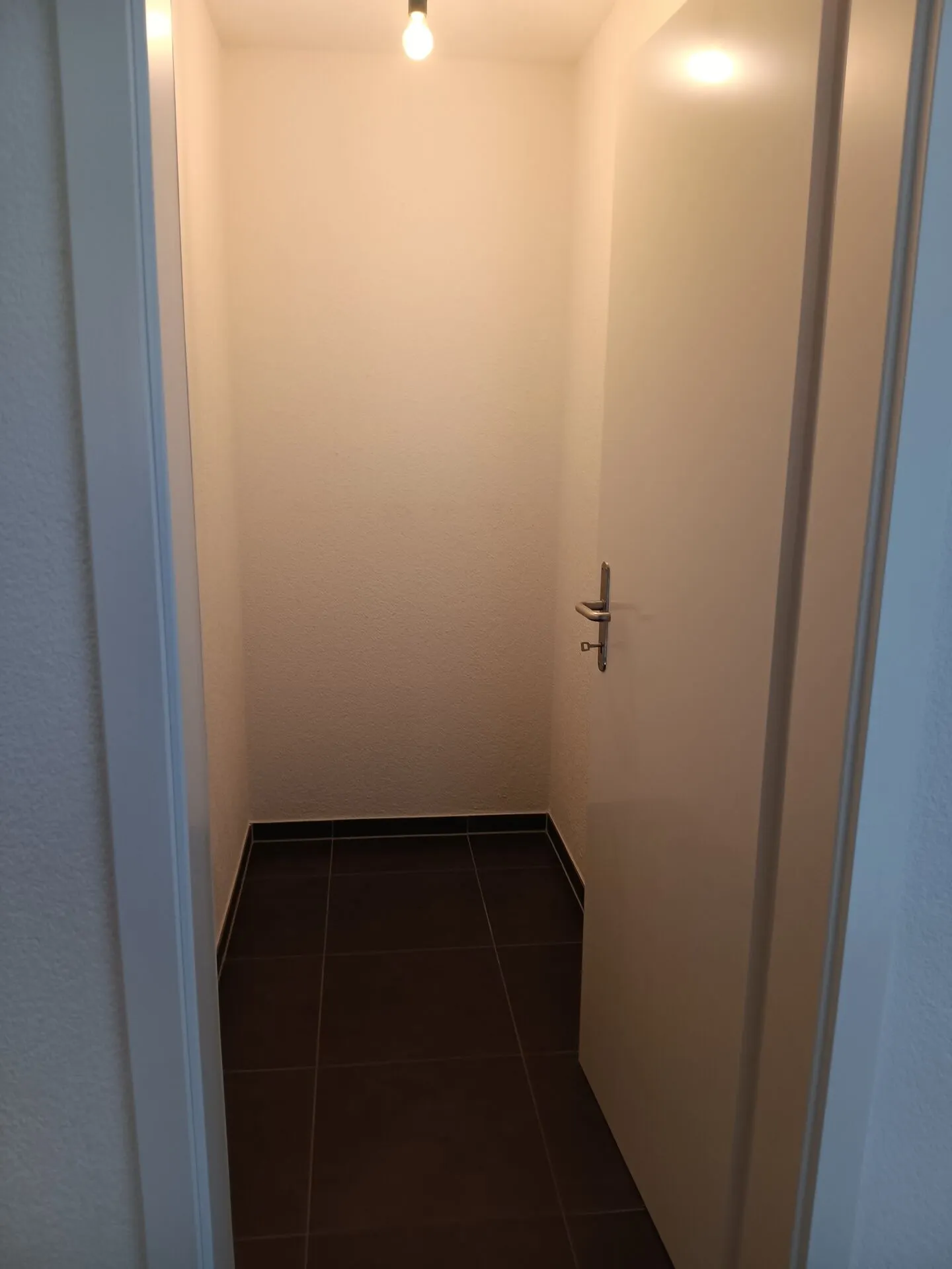 Ampio, moderno appartamento con balcone - Foto 7 di 16