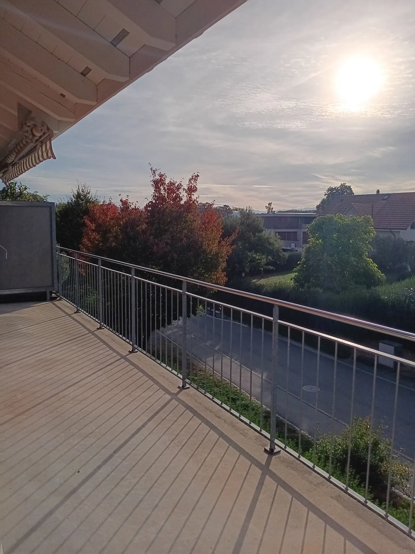 Ampio, moderno appartamento con balcone - Foto 5 di 16
