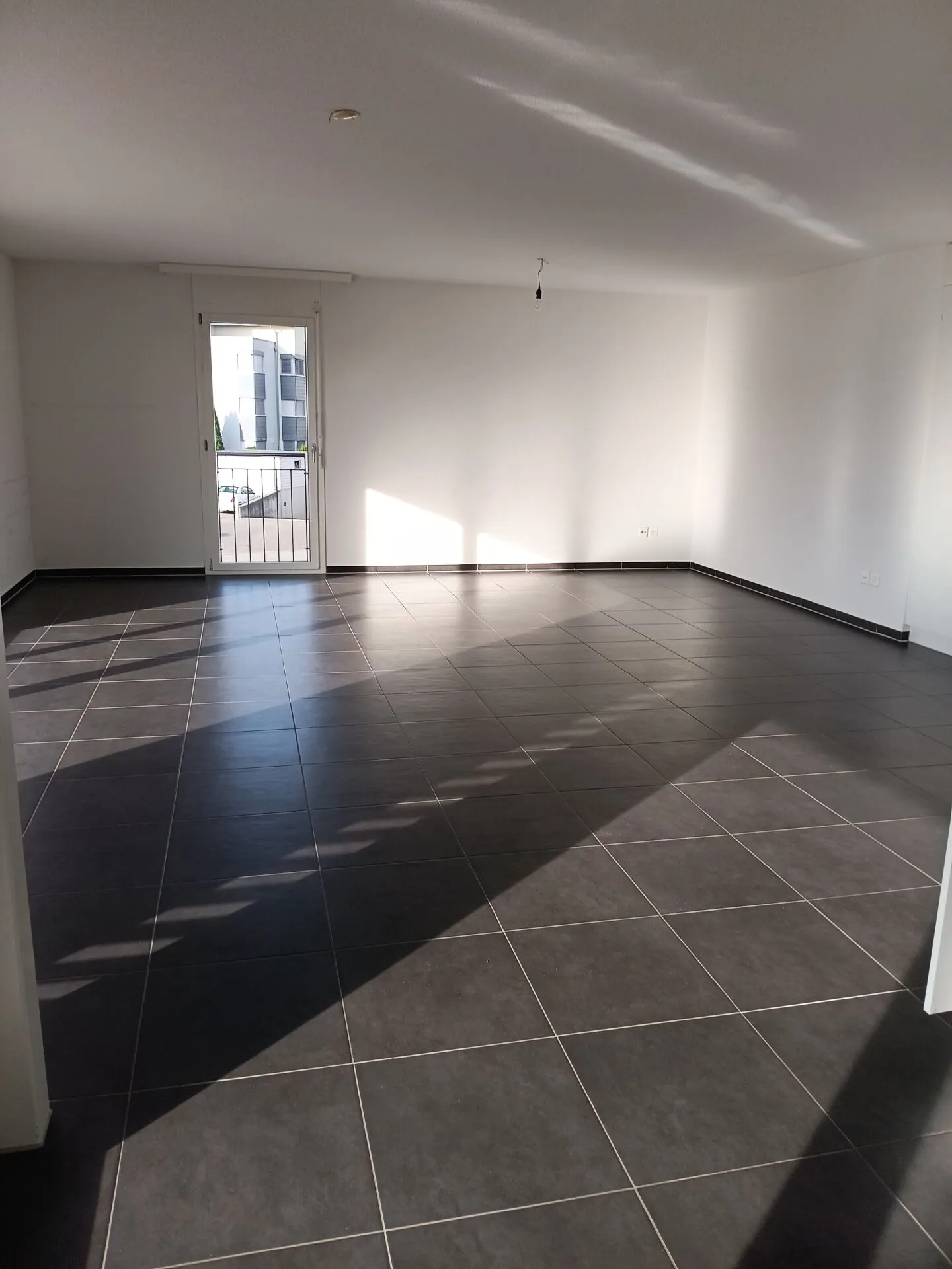 Ampio, moderno appartamento con balcone - Foto 6 di 16